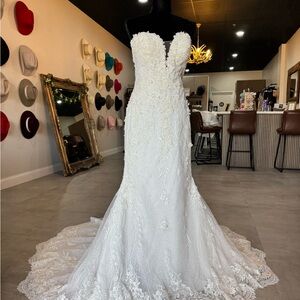 Pronovias White Strapless Lace Mermaid Wedding Dress